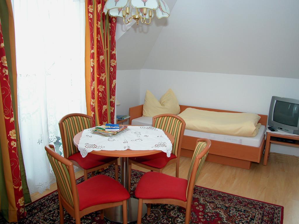 Pension Hiesel-Villa Untersbergblick Anthering Номер фото