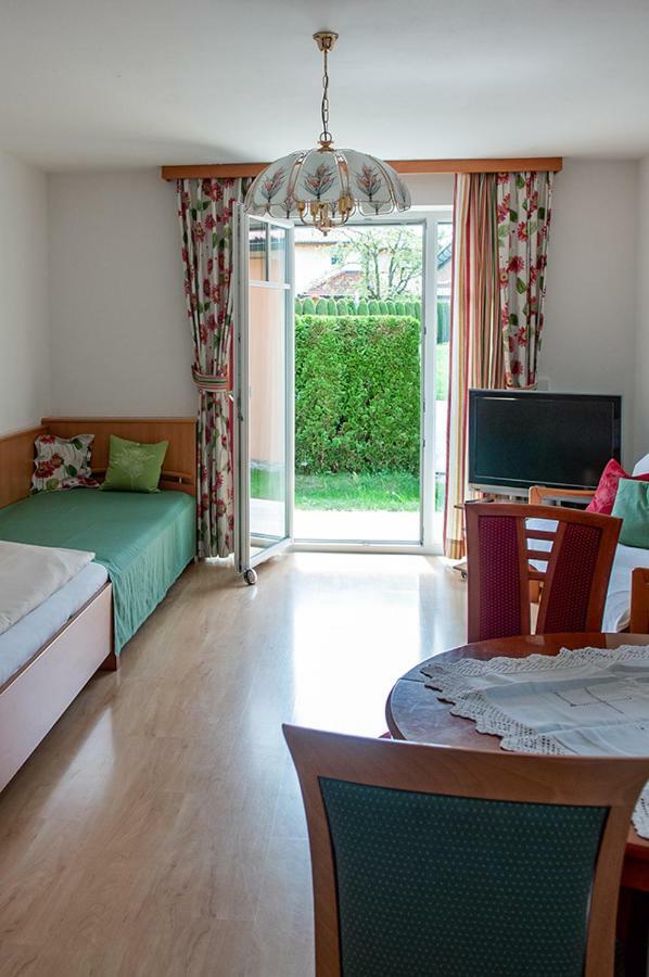 Pension Hiesel-Villa Untersbergblick Anthering Экстерьер фото