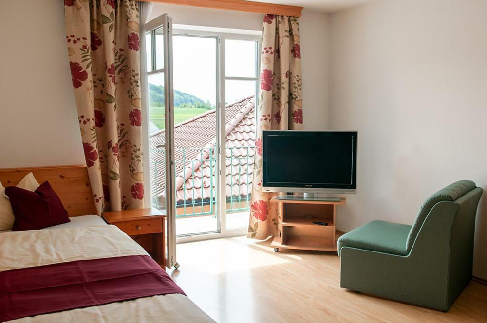 Pension Hiesel-Villa Untersbergblick Anthering Экстерьер фото