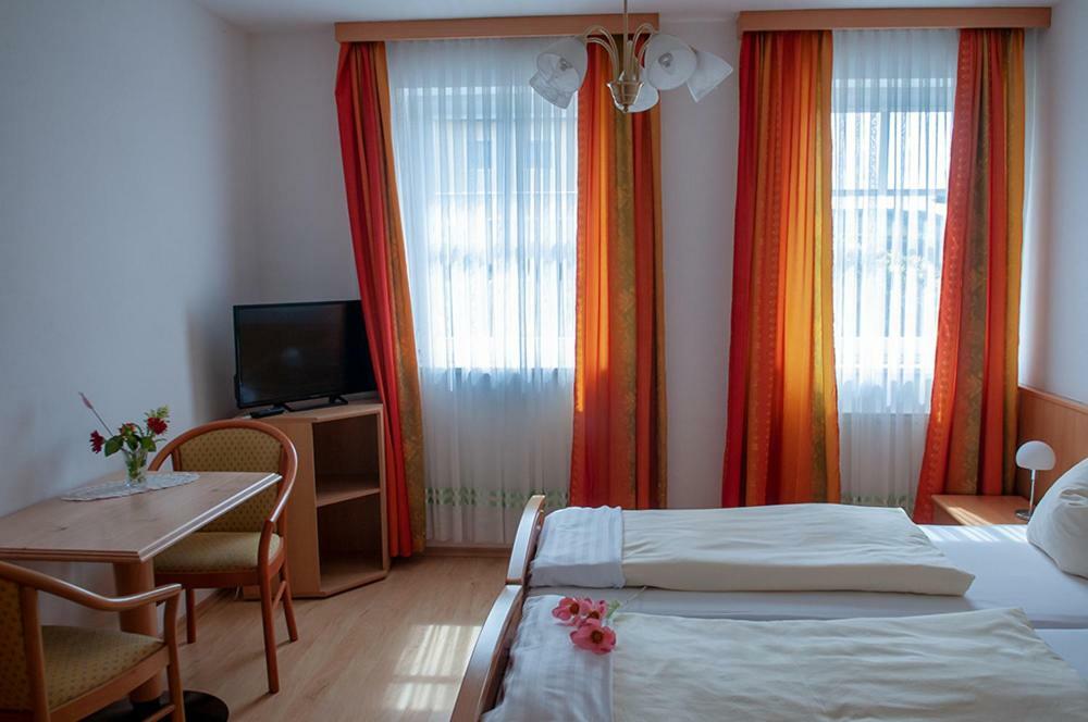 Pension Hiesel-Villa Untersbergblick Anthering Экстерьер фото