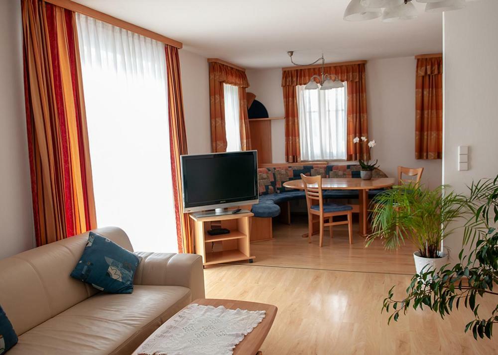Pension Hiesel-Villa Untersbergblick Anthering Экстерьер фото
