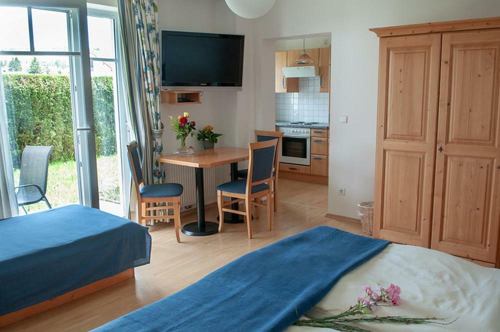 Pension Hiesel-Villa Untersbergblick Anthering Экстерьер фото